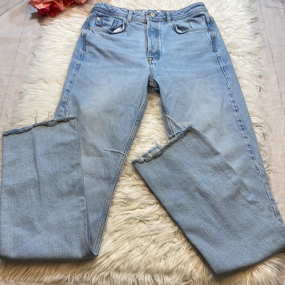 ✨Zara Slim Flared Slitted High Rise Jeans sz 6✨